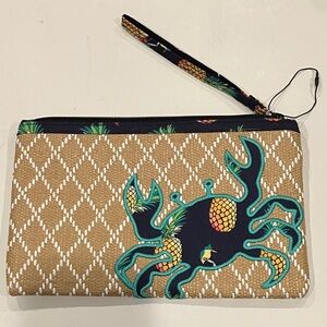 Vera Bradley | Beachy Appliquéd Crab & Pineapple Print Clutch